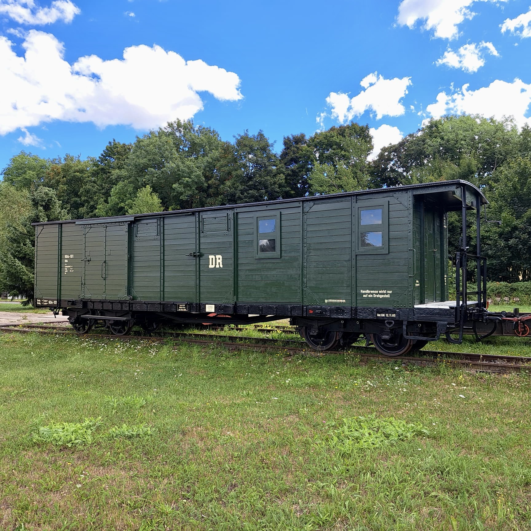 Abgeschlossene Restaurierung des Personenwagens KD4 904-101 in der Bahnwerkstatt Georgenthal